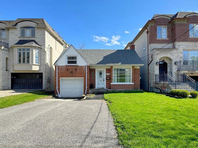107 Elmwood Ave, House detached with 3 bedrooms, 2 bathrooms and 3 parking in North York ON | Image 1
