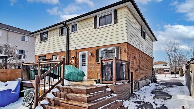 909 Sylvia St, House semidetached with 3 bedrooms, 2 bathrooms and 3 parking in Oshawa ON | Image 13