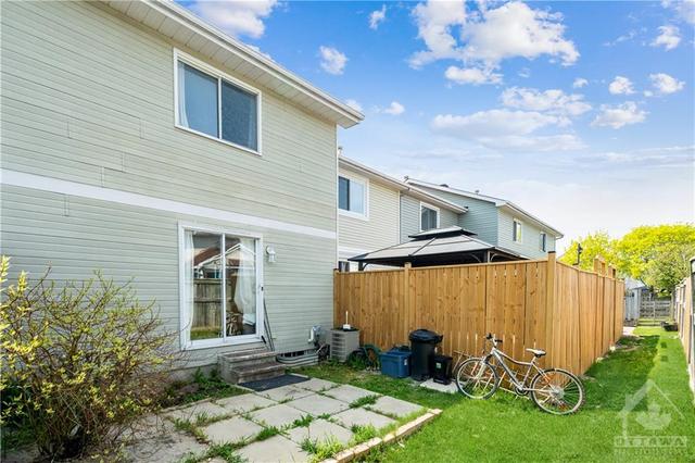 909 Cookshire Cres, Townhouse with 3 bedrooms, 2 bathrooms and 2 parking in Orléans ON | Image 16