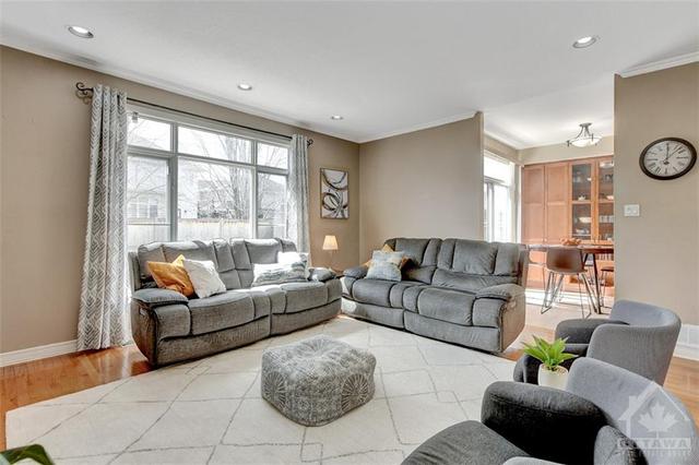 90 Baroness Dr, House detached with 4 bedrooms, 4 bathrooms and 4 parking in Nepean ON | Image 7