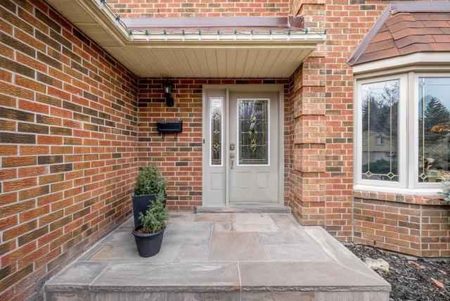 9 Iris Cres, House detached with 4 bedrooms, 3 bathrooms and 6 parking in Brampton ON | Image 12