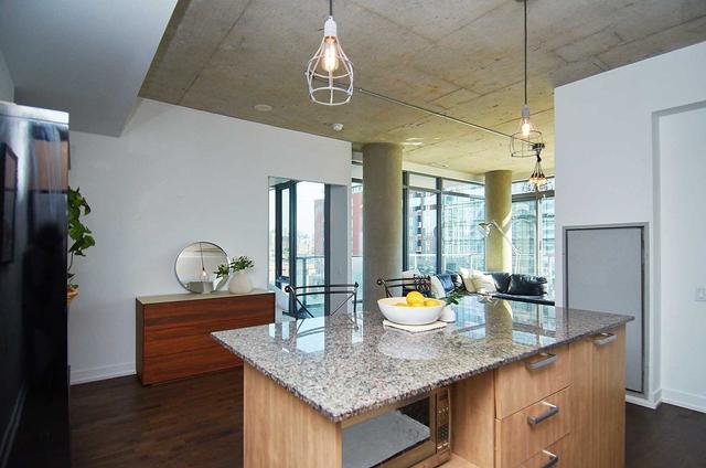 909 - 650 King St W, Condo with 2 bedrooms, 1 bathrooms and 1 parking in Toronto ON | Image 3