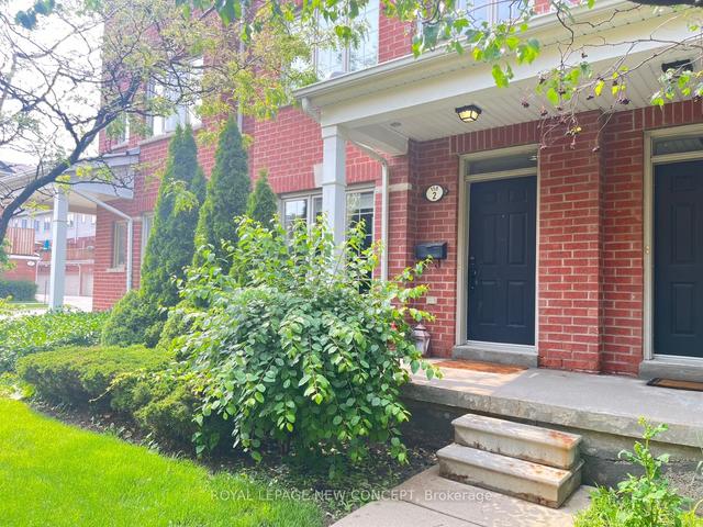 2 - 159 10 Th St, Townhouse with 3 bedrooms, 2 bathrooms and 2 parking in Etobicoke ON | Image 12