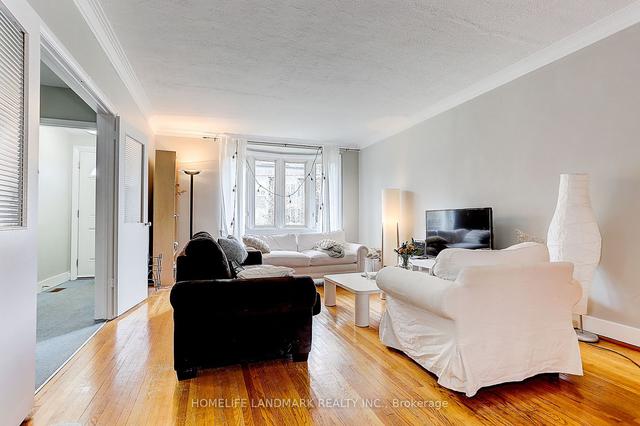 MAIN - 114 Walmer Rd, House detached with 8 bedrooms, 3 bathrooms and 5 parking in Toronto ON | Image 20