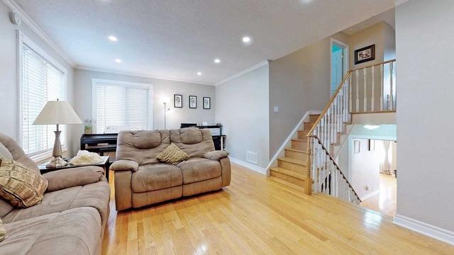 884 Thistle Down Cir, House detached with 3 bedrooms, 3 bathrooms and 5 parking in Mississauga ON | Image 8