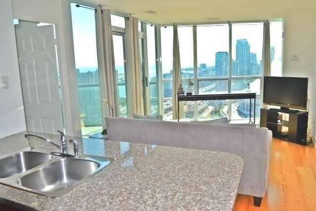 PH1 - 30 Grand Trunk Cres, Condo with 1 bedrooms, 1 bathrooms and 1 parking in Toronto ON | Image 18