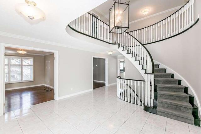 803 Landresse Crt, House detached with 4 bedrooms, 5 bathrooms and 10 parking in Newmarket ON | Image 2