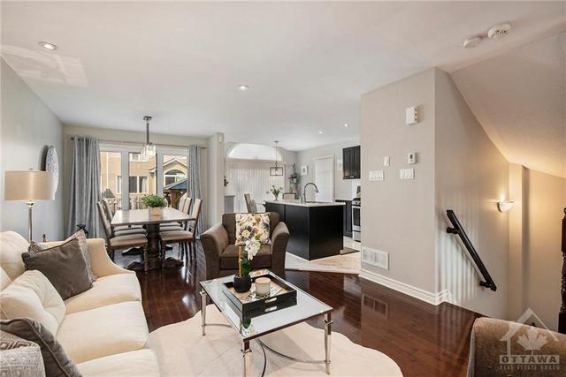 886 Ashenvale Way, Townhouse with 3 bedrooms, 3 bathrooms and 2 parking in Ottawa ON | Image 8