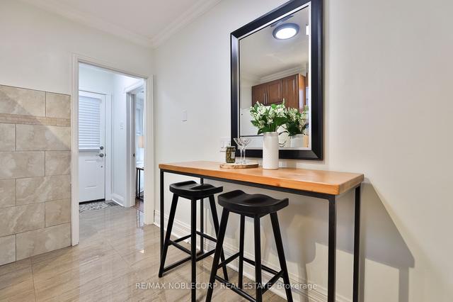 MAIN - 16 Little Blvd, House detached with 2 bedrooms, 1 bathrooms and 1 parking in York ON | Image 38