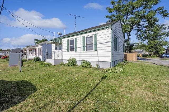 MAIN - 27 St George St, House detached with 3 bedrooms, 1 bathrooms and 2 parking in Saint Catharines ON | Image 7