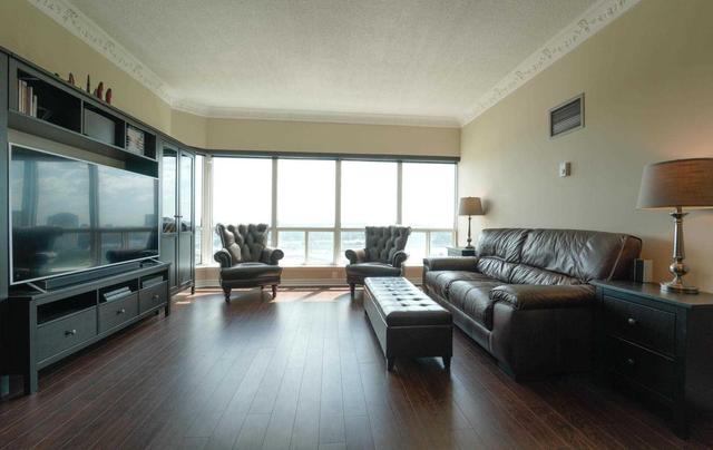 PH-206 - 8 Lee Centre Dr, Condo with 4 bedrooms, 3 bathrooms and 3 parking in Scarborough ON | Image 3