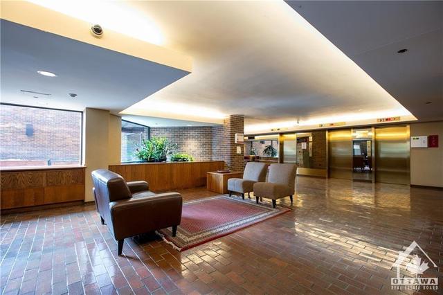 1205 - 151 Bay St, Condo with 2 bedrooms, 2 bathrooms and 1 parking in Ottawa ON | Image 2