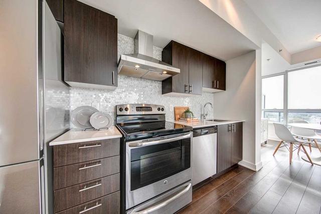 909 - 11 Superior Ave, Condo with 1 bedrooms, 1 bathrooms and 1 parking in Etobicoke ON | Image 3