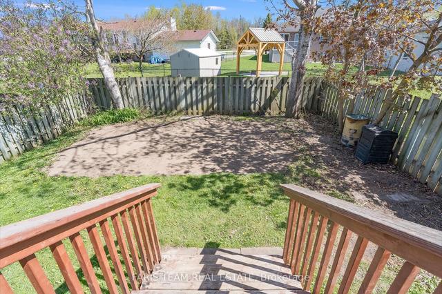 33 Donald Cres, House detached with 3 bedrooms, 2 bathrooms and 3 parking in Wasaga Beach ON | Image 14