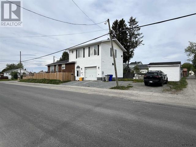 270 Waterloo Rd, House detached with 4 bedrooms, 2 bathrooms and null parking in Timmins ON | Image 5