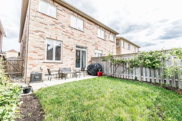 909 Oasis Dr, House semidetached with 4 bedrooms, 6 bathrooms and 4 parking in Mississauga ON | Image 26