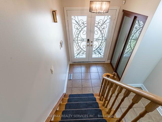 65 Gilgorm Rd, Townhouse with 3 bedrooms, 3 bathrooms and 2 parking in Brampton ON | Image 21