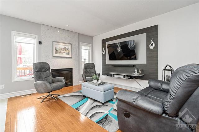 1778 Jersey St, Townhouse with 3 bedrooms, 2 bathrooms and 3 parking in Ottawa ON | Image 8