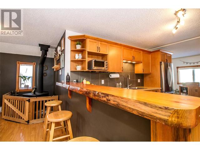 1408 Third St W, House detached with 2 bedrooms, 1 bathrooms and 1 parking in Revelstoke BC | Image 7