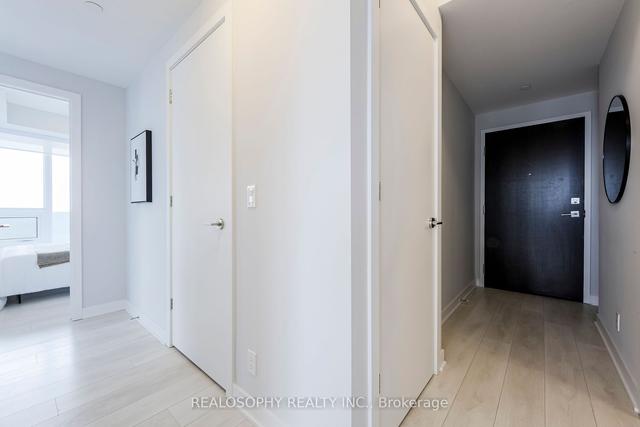 3702 - 2221 Yonge St, Condo with 2 bedrooms, 2 bathrooms and 0 parking in Toronto ON | Image 9