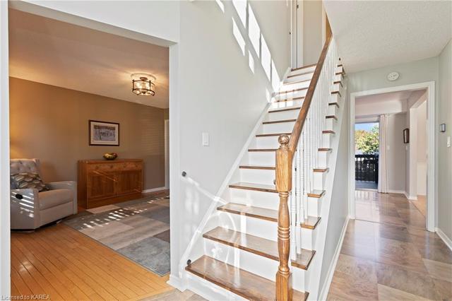 908 Plainview Pl, House detached with 3 bedrooms, 2 bathrooms and 5 parking in Kingston ON | Image 6