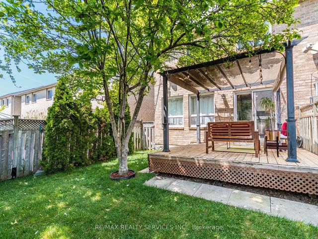 65 Gilgorm Rd, Townhouse with 3 bedrooms, 3 bathrooms and 2 parking in Brampton ON | Image 29