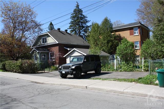 406 Marguerite Ave, House detached with 3 bedrooms, 2 bathrooms and 4 parking in Ottawa ON | Image 5