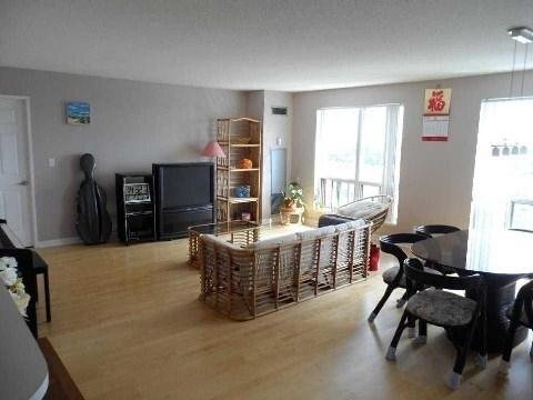 PH205 - 1 Lee Centre Dr, Condo with 2 bedrooms, 2 bathrooms and 3 parking in Scarborough ON | Image 2