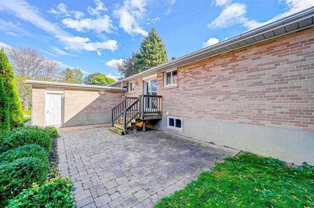 MAIN - 32 Allview Cres, House detached with 3 bedrooms, 1 bathrooms and 3 parking in North York ON | Image 13