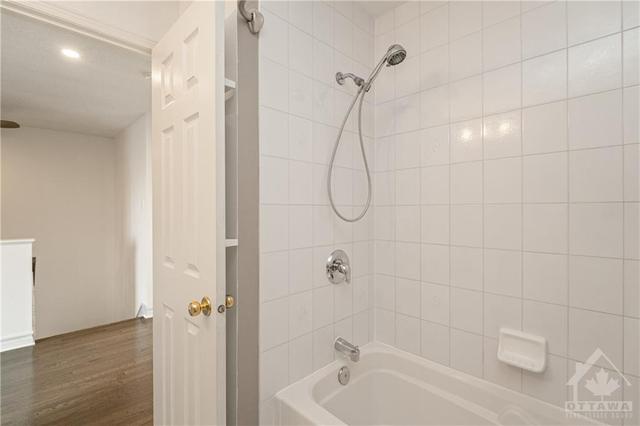 1778 Jersey St, Townhouse with 3 bedrooms, 2 bathrooms and 3 parking in Ottawa ON | Image 19