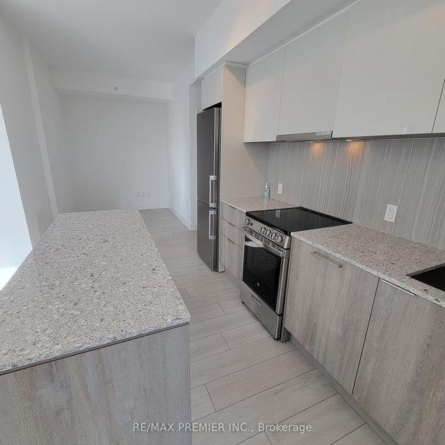 909 - 31 Tippett Rd, Condo with 2 bedrooms, 2 bathrooms and 1 parking in Toronto ON | Image 2