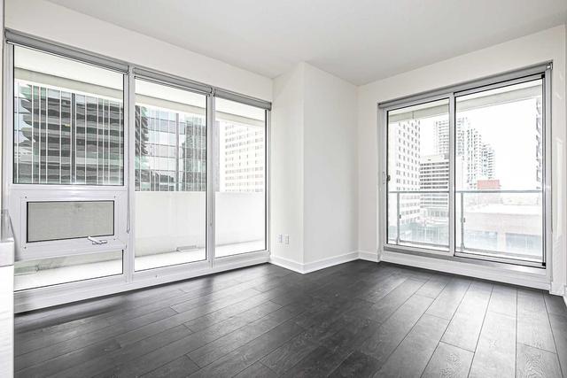 909 - 2221 Yonge St, Condo with 2 bedrooms, 2 bathrooms and 1 parking in Toronto ON | Image 3