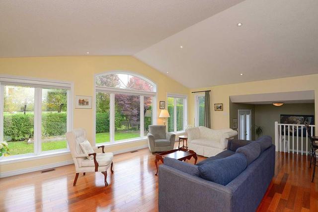 569 Drury Lane, House detached with 3 bedrooms, 2 bathrooms and 2 parking in Burlington ON | Image 3