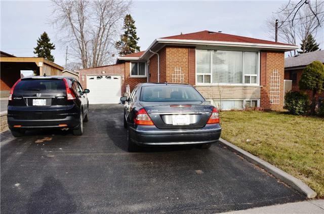 MAIN - 17 Vanwart Dr, House detached with 3 bedrooms, 1 bathrooms and 2 parking in Scarborough ON | Image 16