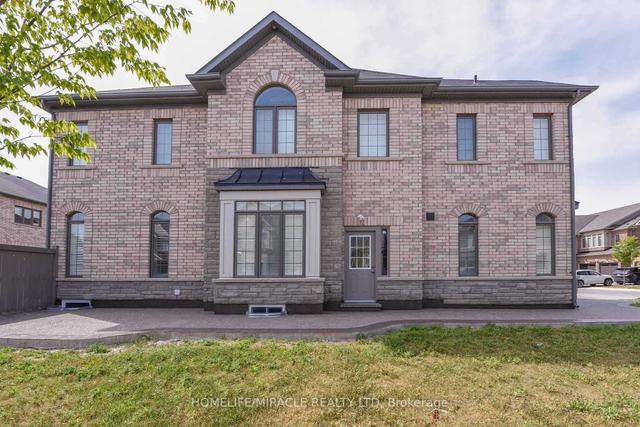 MAIN - 19 Ezra Cres, House detached with 5 bedrooms, 4 bathrooms and 4 parking in Brampton ON | Image 12