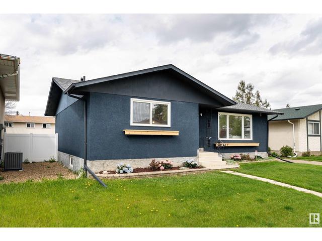 11412 151 Ave Nw, House detached with 4 bedrooms, 3 bathrooms and 4 parking in Edmonton AB | Image 2