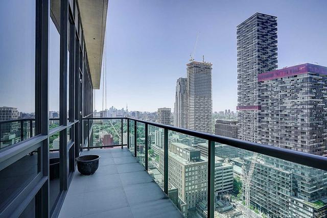 PH15 - 70 Roehampton Ave, Condo with 2 bedrooms, 3 bathrooms and 2 parking in Toronto ON | Image 11