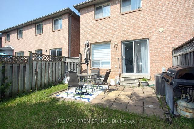 19 Gilgorm Rd, Townhouse with 3 bedrooms, 3 bathrooms and 2 parking in Brampton ON | Image 15