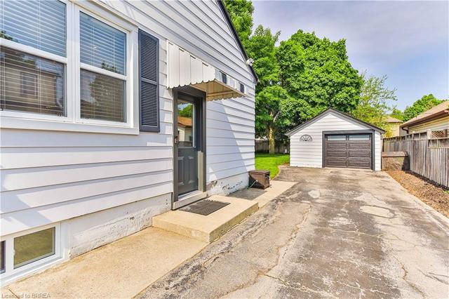 56 Fulton St, House detached with 3 bedrooms, 2 bathrooms and 5 parking in Brantford ON | Image 47