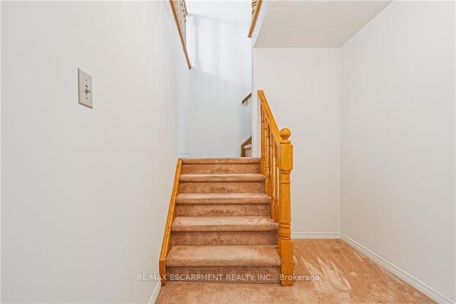 11 - 212 Stonehenge Dr, Townhouse with 2 bedrooms, 3 bathrooms and 4 parking in Hamilton ON | Image 15