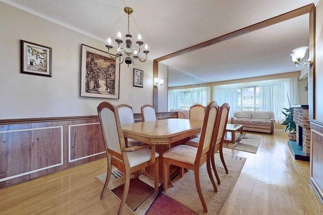 884 Flagship Dr, House semidetached with 3 bedrooms, 2 bathrooms and 3 parking in Mississauga ON | Image 2