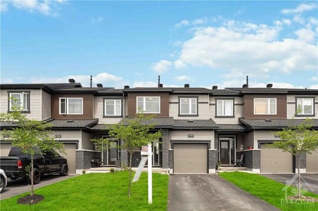 555 Decoeur Dr, Townhouse with 3 bedrooms, 3 bathrooms and 3 parking in Ottawa ON | Image 1