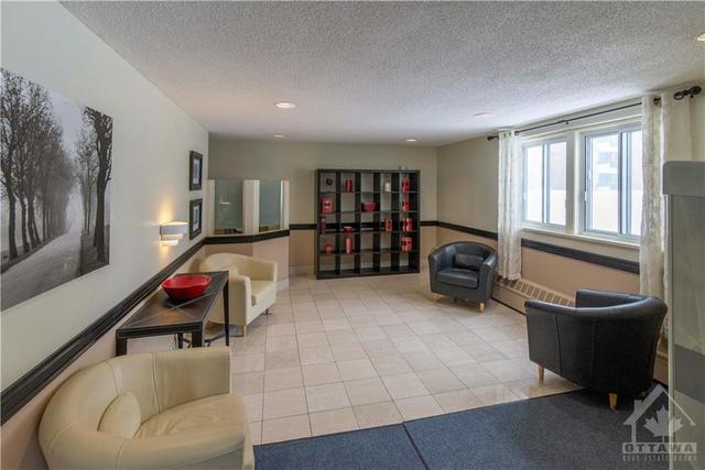 909 - 1505 Baseline Rd, Condo with 3 bedrooms, 2 bathrooms and 2 parking in Ottawa ON | Image 3