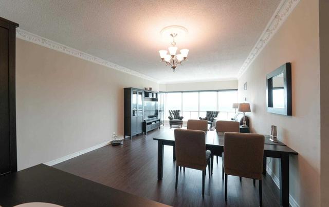 PH-206 - 8 Lee Centre Dr, Condo with 4 bedrooms, 3 bathrooms and 3 parking in Scarborough ON | Image 4