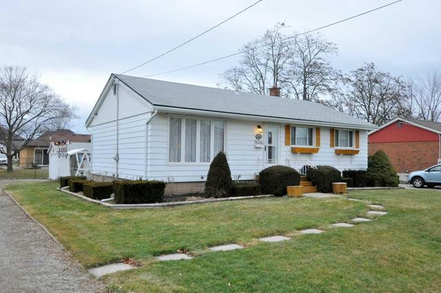 9 Kelson Ave N, House detached with 3 bedrooms, 2 bathrooms and 8 parking in Grimsby ON | Image 2