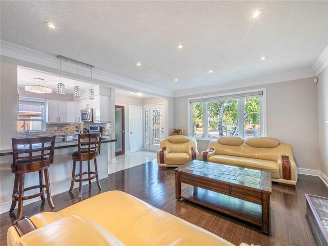 MAIN - 202 Renforth Dr, House detached with 3 bedrooms, 2 bathrooms and 2 parking in Etobicoke ON | Image 28