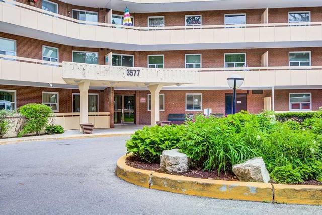 909 - 3577 Derry Rd E, Condo with 3 bedrooms, 2 bathrooms and 1 parking in Mississauga ON | Image 1