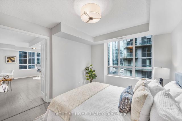 1415 - 140 Simcoe St, Condo with 2 bedrooms, 2 bathrooms and 1 parking in Toronto ON | Image 7