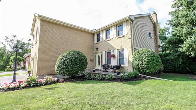 MAIN - 10 Newcastle Cres, House detached with 5 bedrooms, 3 bathrooms and 2 parking in Brampton ON | Image 13