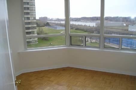 885 - 1 Greystone Walk Dr, Condo with 2 bedrooms, 1 bathrooms and null parking in Scarborough ON | Image 4
